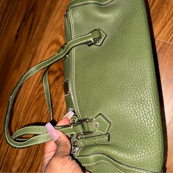 Cute Green Dooney and Burke handbag - Picture 4 of 5